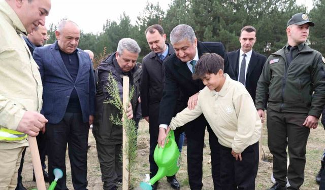 ‘Geleceğe Nefes’ için fidanlar toprakla buluştu