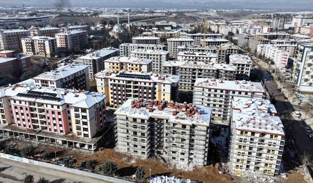 Malatya’da depremin izleri siliniyor