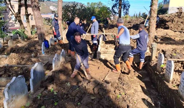 Trabzon’da mezarlıklardaki afet hasarları giderildi