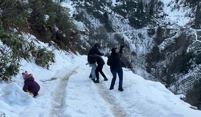 Handüzü Yaylası'nda kar eğlencesi