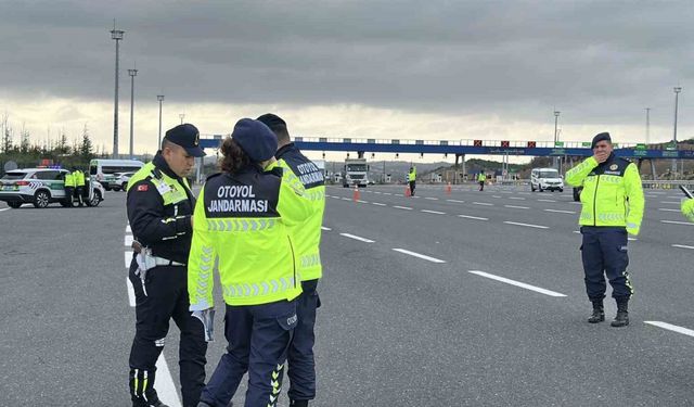 İstanbul’da Jandarma’dan sürücülere kış lastiği ve güvenli sürüş uyarısı