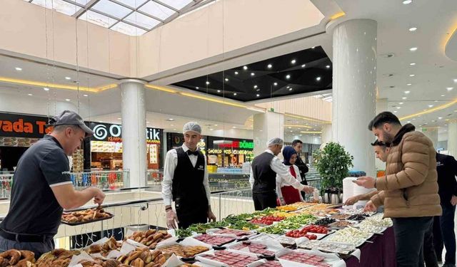 Mardian Mall çalışanlarını kahvaltıda buluşturdu