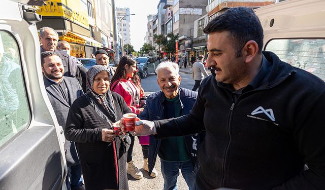 Mersin Büyükşehir Belediyesinden vatandaşlara 'kaynar' ikramı
