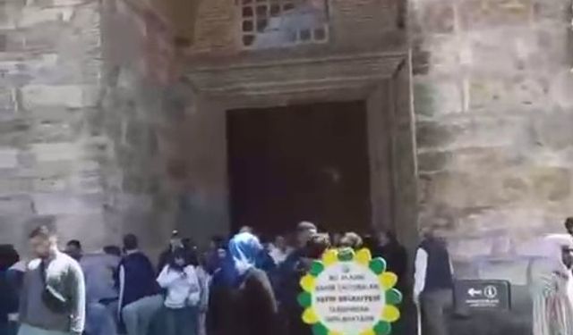 Ayasofya’da depreme yakalananlar kendilerini panikle dışarı attı