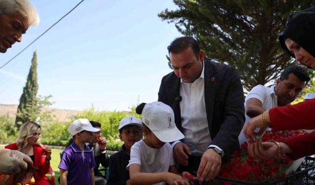 Başkan Bilecen, serada çocukları ağırladı