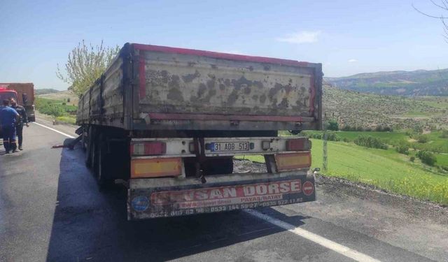 Besni’de seyir halindeki tır alev aldı