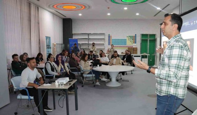 Bilim merkezi, 20 ilden gelen eğitmen ve akademisyene ev sahipliği yapıyor