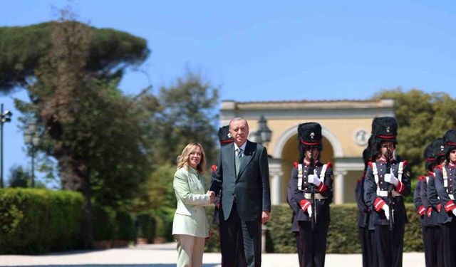 Cumhurbaşkanı Erdoğan, Roma’da Meloni tarafından resmi törenle karşılandı