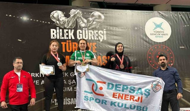 DEPSAŞ Enerji sporcuları Türkiye Bilek Güreşi Şampiyonasına damga vurdu