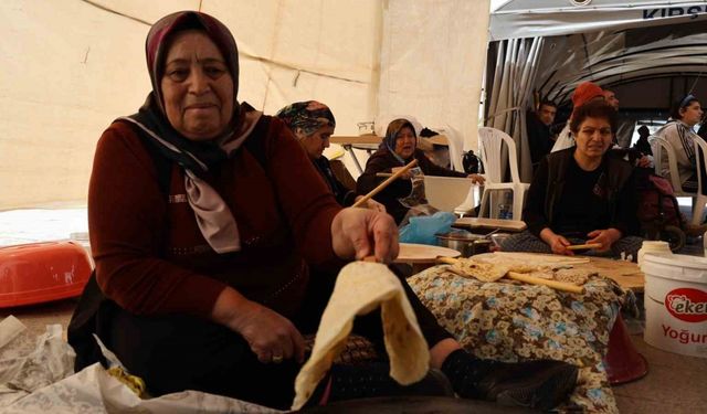 Engelliler meclisi, gözleme satarak tatil kapısını aralıyor