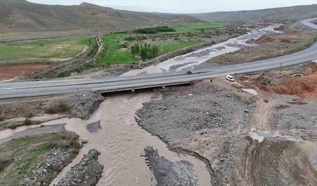 Iğdır’da kuvvetli yağışlar ve eriyen kar suları akarsuların debisini artırdı