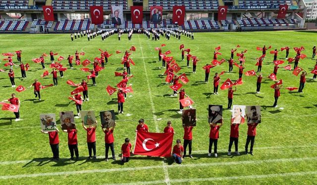 Karabük’te 23 Nisan coşkusu: Öğrencilerin gösterileri büyük beğeni topladı