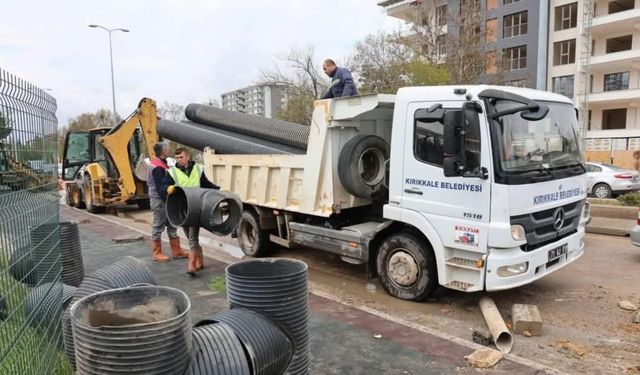 Kırıkkale Belediyesi su birikintilerin yaşandığı yollarda çalışma başlattı