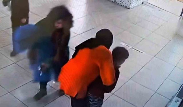 Öğretmen boğazına çikolatalı ekmek kaçan öğrenciyi Heimlich manevrasıyla kurtardı