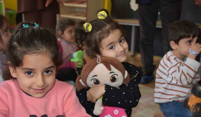Pendikli çocukların bağışladığı oyuncaklar, Siverekli çocuklara ulaştırıldı