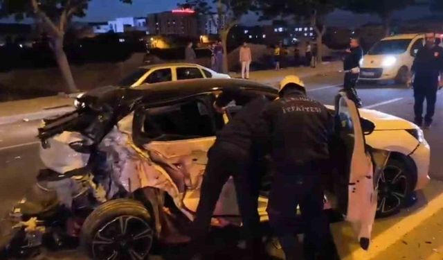 Şanlıurfa’da kamyonet ile otomobil çarpıştı: 4 yaralı