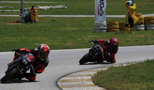 Süpermotoda yılın ilk mücadelesi Uşak’ta tamamlandı