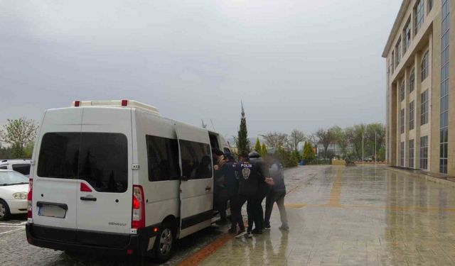 Uşak merkezli yasa dışı bahis operasyonunda gözaltına alınan 3 şüpheli tutuklandı