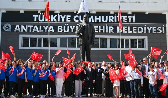 Büyükşehir Belediyesi'nde 19 Mayıs coşkusu törenle başladı