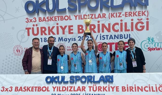 Ahmetli Gazi Ortaokulu’nun Yıldız Kızları Türkiye ikincisi oldu