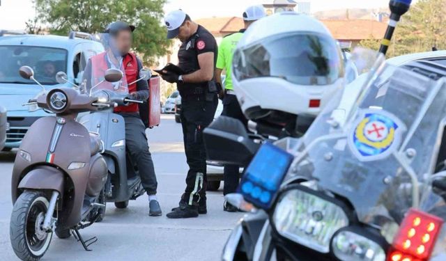 Aksaray’da 2 bin 500 motosiklet sürücüsüne kask cezası