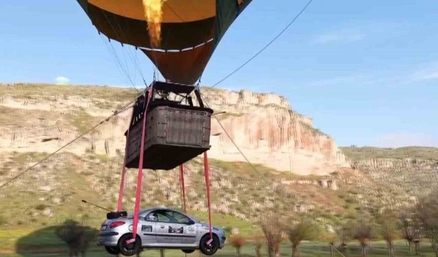 Aksaray’da balonla otomobil uçurdular