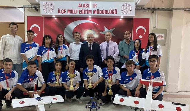 Alaşehir Anadolu İmam Hatip Lisesi’nden hava sporlarında büyük başarı