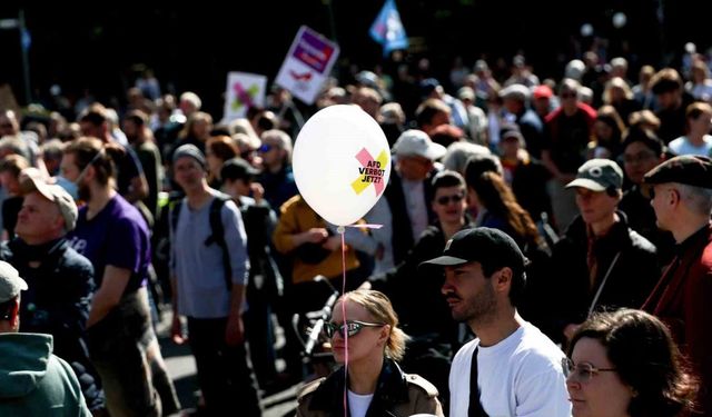 Almanya’da 60’tan fazla kentte aşırı sağcı AfD karşıtı gösteri