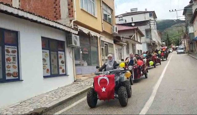 Alpaslan köyünde kadınlardan elektrikli motorlarla "Anneler Günü" konvoyu