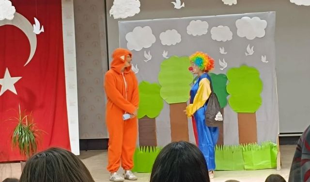Altıntaş’ta çocuk tiyatrosu miniklerle buluştu
