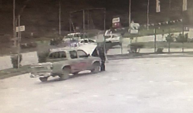 Amasya’da iki otomobil kavşakta çarpıştı: Kaza anı kamerada