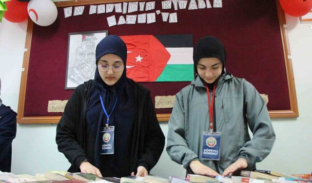 Amasyalı öğrenciler Gazze’deki çocuklar ve annelerine destek için kitap sattı