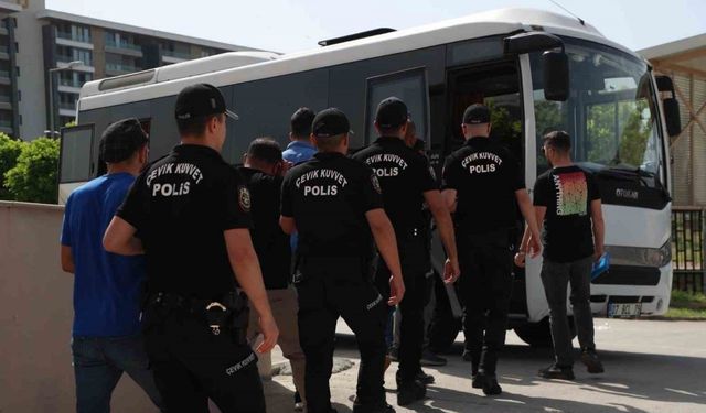 Antalya’da son 2 haftada bin 316 aranan şahıs yakalandı