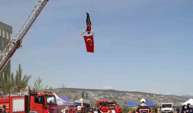 Arama-Kurtarma Tanıtım ve Gençlik Sağlığı Şenliği’ne üniversite öğrencilerinden yoğun ilgi