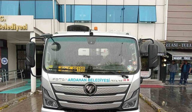 Ardahan Belediyesi 1 çöp kamyonu filosuna kattı