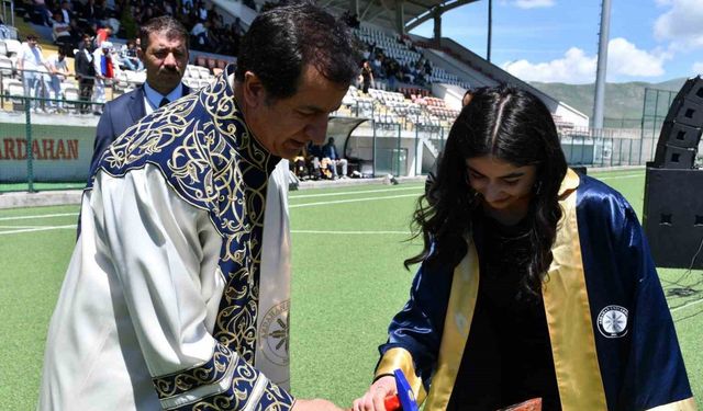 Ardahan Üniversitesinde mezuniyet coşkusu