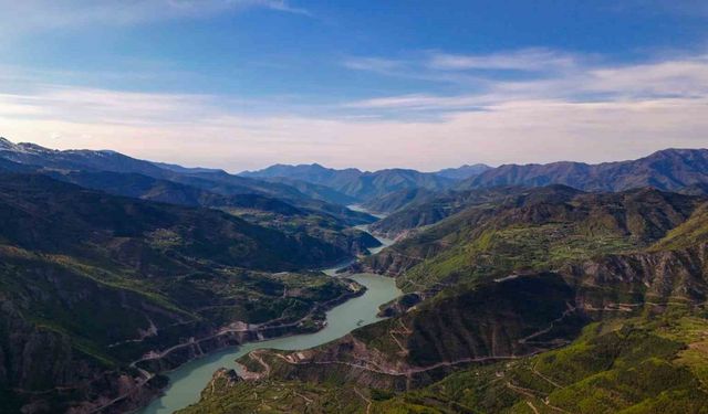 Artvin’in karlı dağlarından ilkbahar görüntüsü