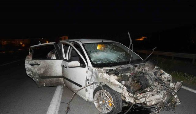 Bariyerlere çarpan araçtan fırladı: Kimliği belirsiz kişi olay yerinde can verdi