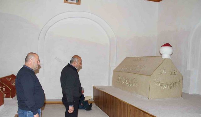 Batı Karadeniz’in fatihi Emir Karatekin Bey’in kabri asırlardır ziyaretçilerini ağırlıyor