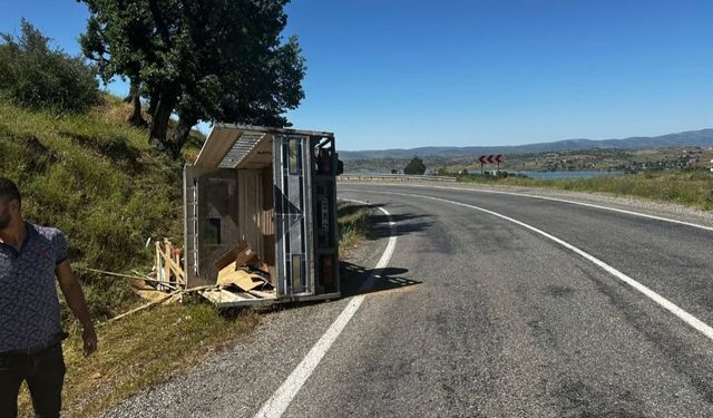 Batman’da kamyonet yan yattı: 2 yaralı