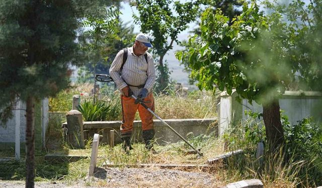 Battalgazi Belediyesi’nden mezarlıklarda bayram temizliği