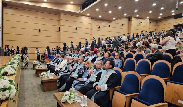 BEUN’de mezuniyet coşkusu: Sanat ve iletişimin gücüyle geleceğe uğurlandılar