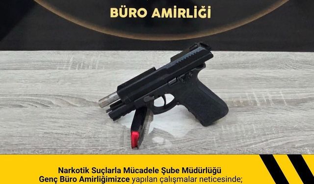 Bingöl’de ruhsatsız tabanca ve esrar ele geçirildi