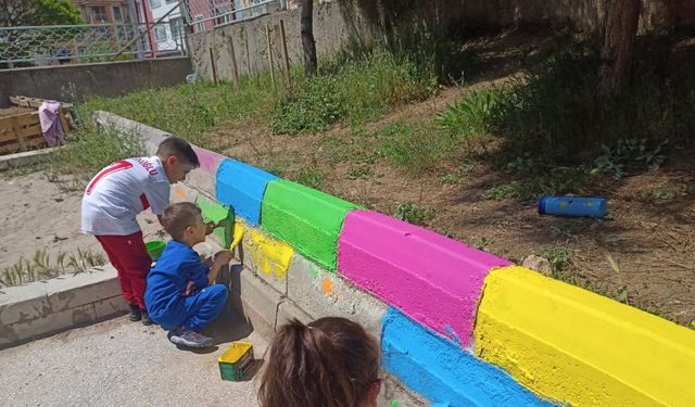 Bozüyük’te öğrenciler, doğayı korumayı öğrenirken doğayla iç içe bir sınıf deneyimi yaşadılar