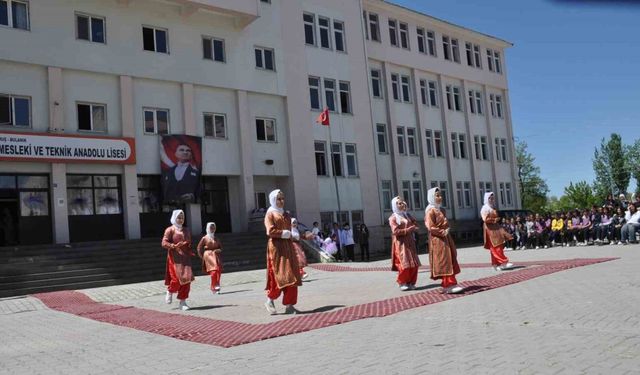 Bulanıklı öğrencilerden yılsonu etkinliği