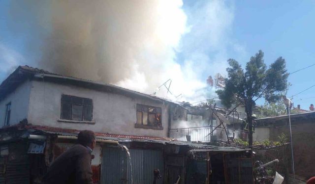 Burdur’da ev yangınında maddi hasar oluştu