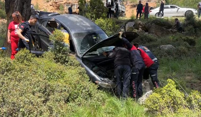 Burdur’da kamyonet ile otomobil çarpıştı: 3 yaralı