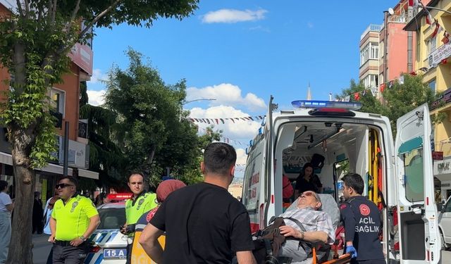 Burdur’da yolun karşısına geçmek isteyen yaşlı adama otomobil çarptı