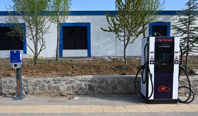 ÇAKÜ’ye elektrikli araç şarj istasyonu kuruldu