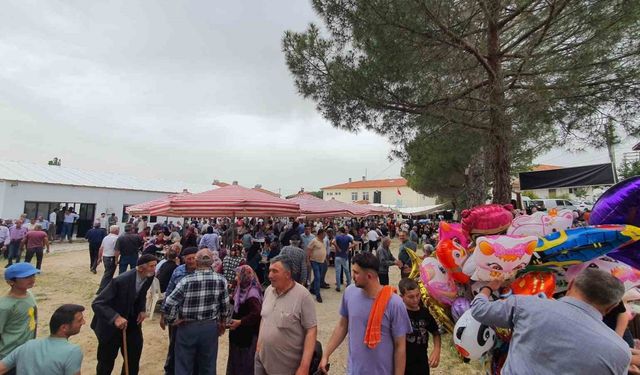 Demirci’de geleneksel yağmur duası ve hayır yemeğine yoğun katılım